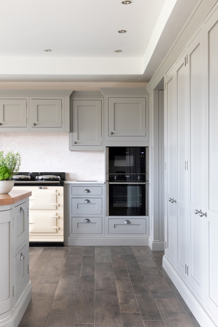 Ruth and Robbie's Curved Shaker Kitchen in Putty