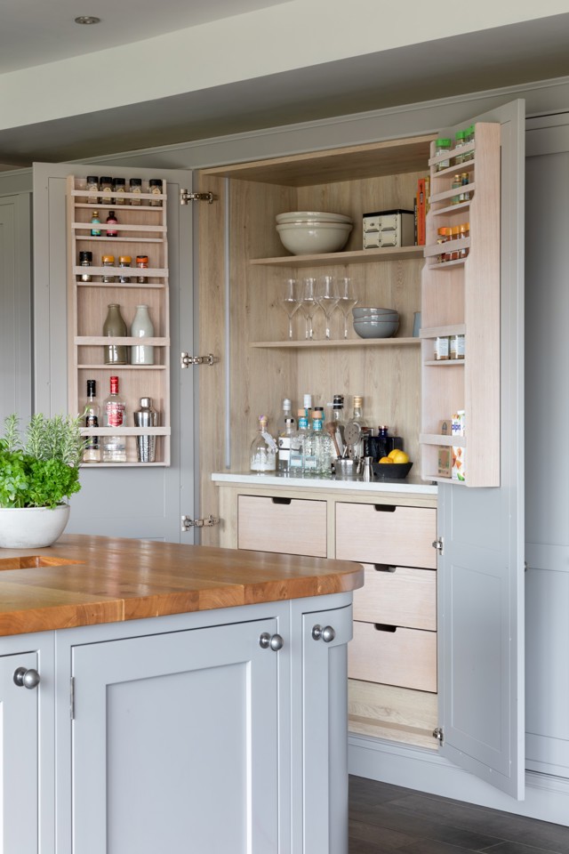 Ruth and Robbie's Curved Shaker Kitchen in Putty