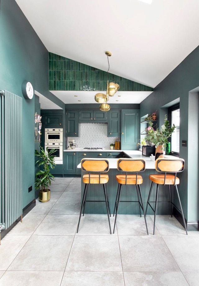 The ornate detailing of our Half Pencil & Scalloped door was perfect for Tamara and Martin in Glasgow and their vision for a decadent kitchen design in striking Copse Green.
