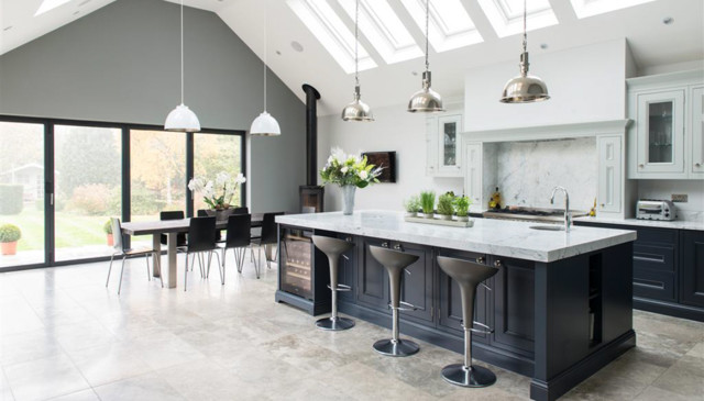 The clients’ previous kitchen was small and not in keeping with their tastes in décor. A new stylish and sociable kitchen was needed to fit their way of living