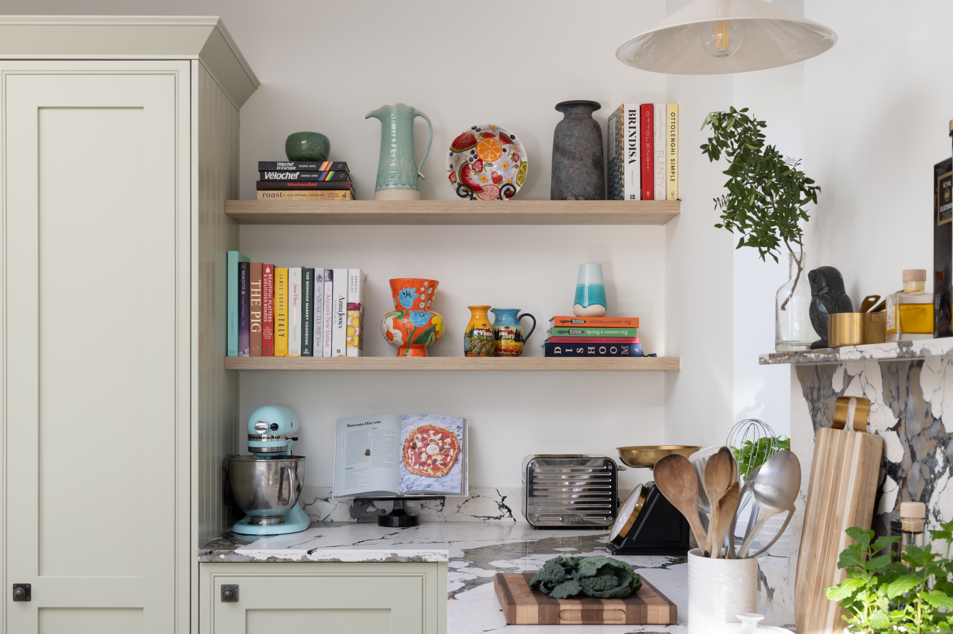 1909 Ovolo in Sage, Regents Green & Porcelain
