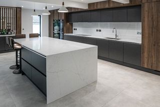 Porter Matt Graphite, Halifax Oak, Black Gola Rail