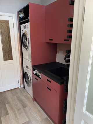 Porter Matt Outline with Carbon Channel Georgian Red Utility Room