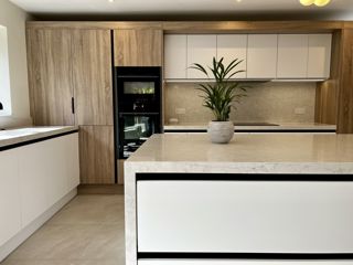 Unity Grey Bardolino & Lotus White